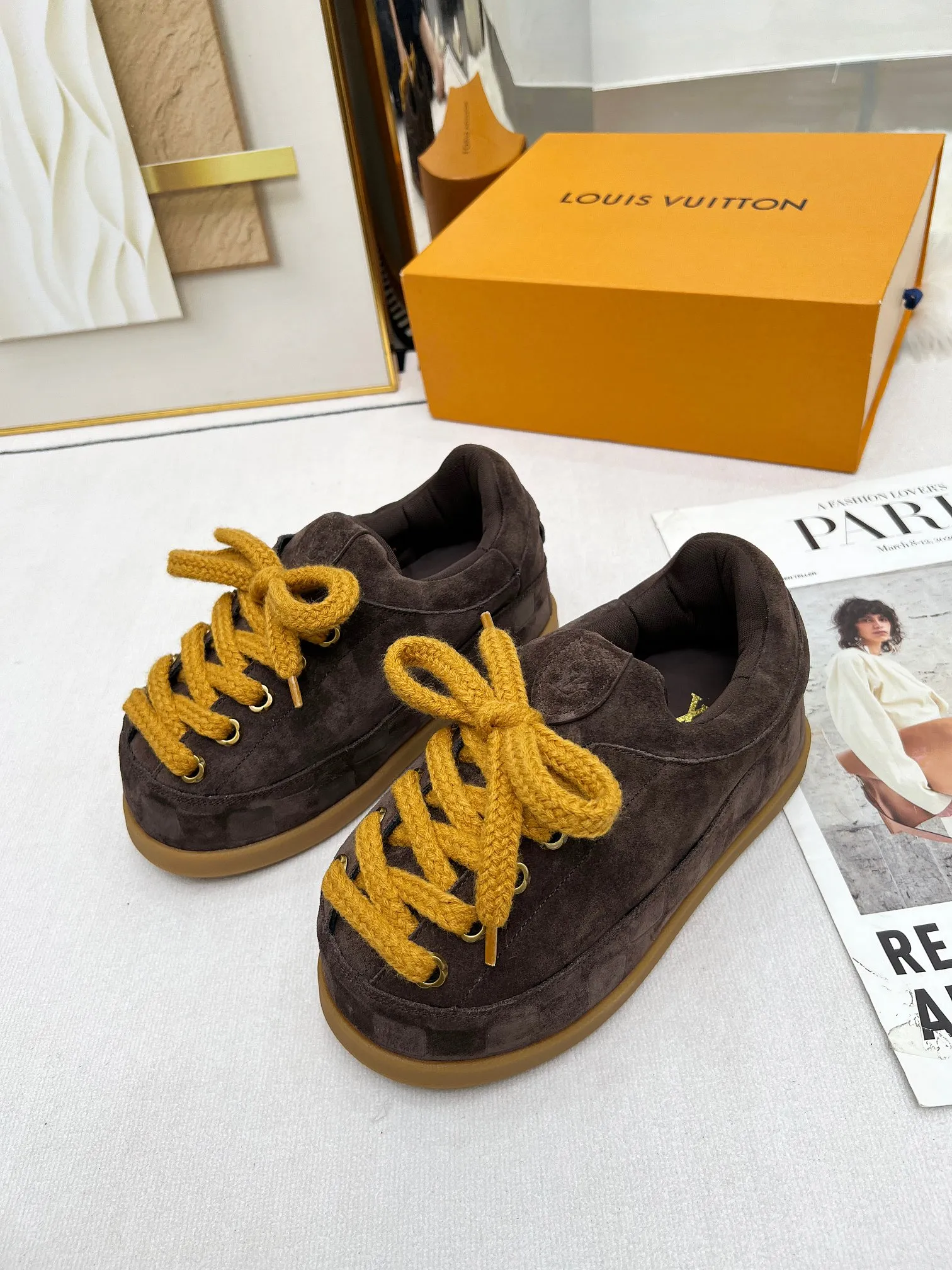 👟👟Ex-factory price 660👟👟 louis vuitton (Louis Vuitton/lv)🔍Autumn and winter~Ugly little chubby, new shoe style YETI🔥🔥🔥🔥 Super street-style bread shoes are here! ! ! Chubby is so cute~💞 What a great tool for showing off slim legs! The inner height is increased by 5 cm, the legs are longer and thinner, and the beef tendon bottom is super comfortable, suitable for couples 💞💞💞💞 Fabric: imported high mercerized ox velvet embossed craftsmanship Number of yards: 35-45 yards (46🉑custom-made, non-returnable)